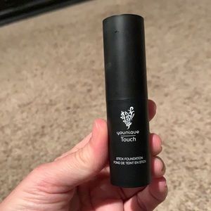 Younique stick foundation-Eyelet